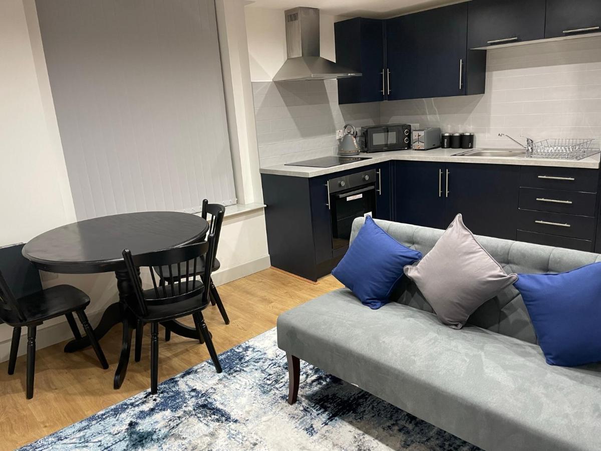 Modern - Two Bed - Apartment Located In The City Of Wolverhampton Exterior photo